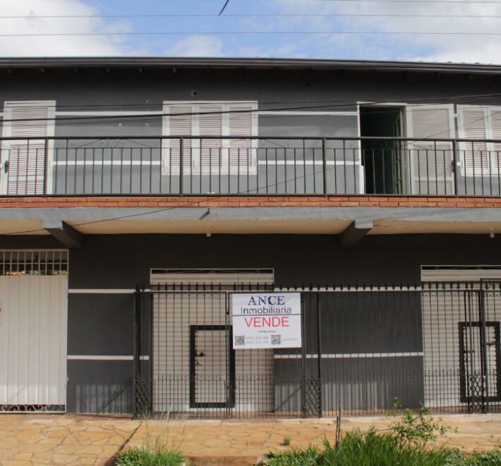 Casa con Salones en Ñemby